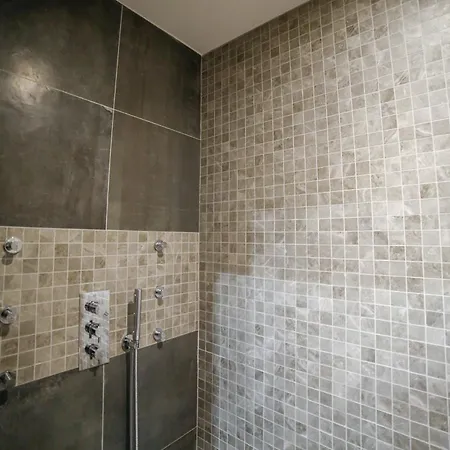 In The Centre With Steam Bath Floransa