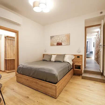 In The Centre With Steam Bath