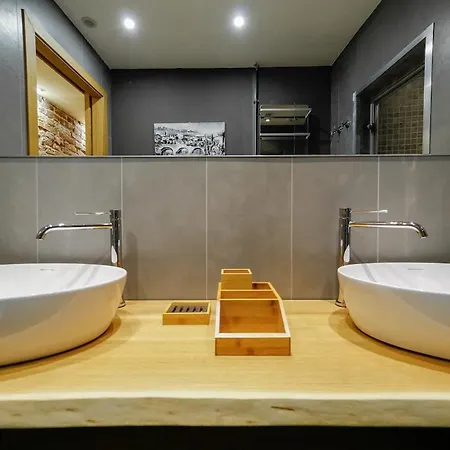 In The Centre With Steam Bath *