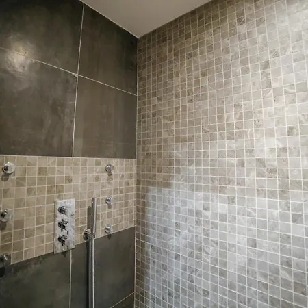 In The Centre With Steam Bath Floransa