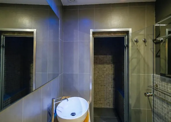 In The Centre With Steam Bath